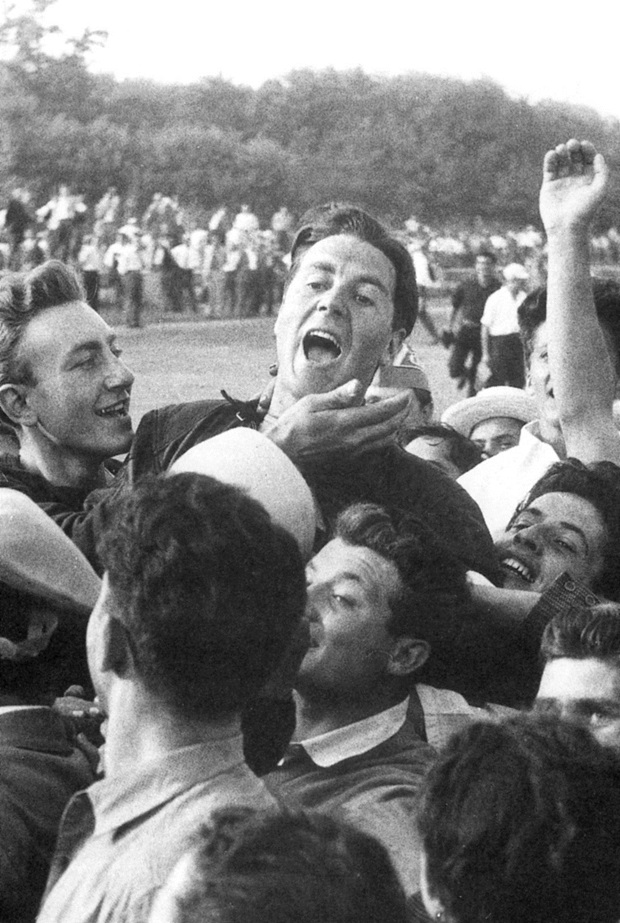 Geoff Duke mobbed by fans at Monza in 1953